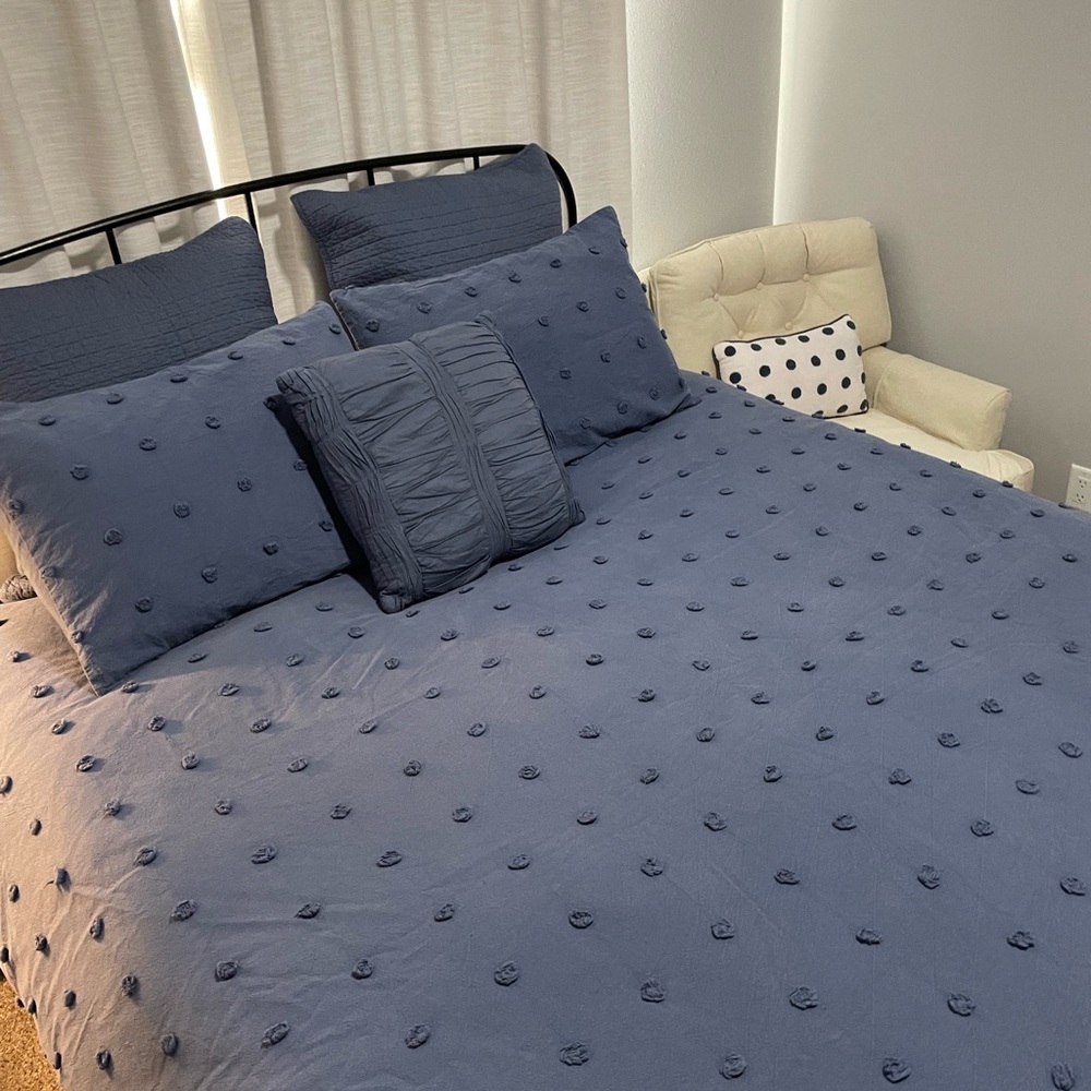 Duvet cover with pillows and dust ruffle